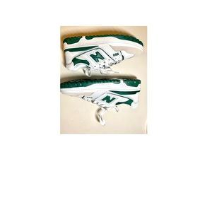 White green new balance 550s. Size 7 in men’s and a size 9 in women’s.